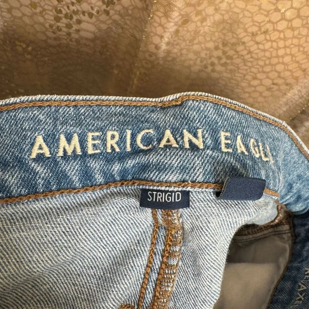 American Eagle Strigid Relaxed Distressed Denim Cut Off Shorts Size 6
